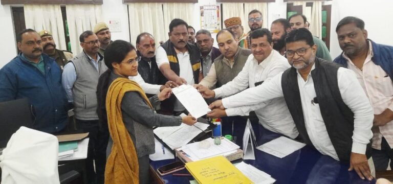 महाशिवरात्रि, रमजान, होली व ईद को लेकर काशी की बदहाल व्यवस्था के संदर्भ में महानगर कांग्रेस कमेटी व कांग्रेस पार्षद दल ने नगर आयुक्त से की मुलाक़ात